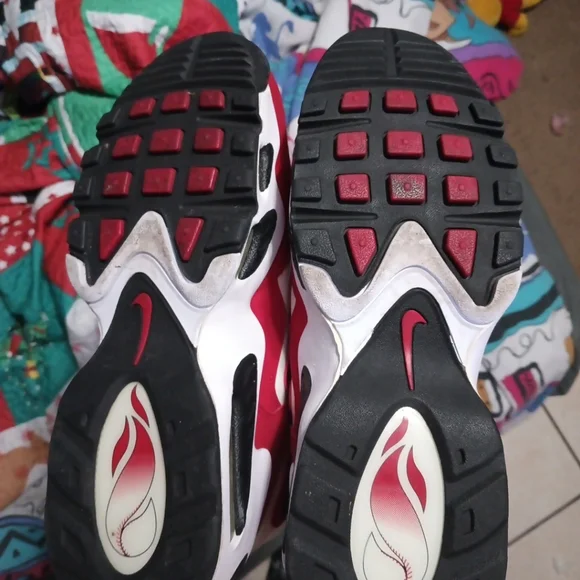 Griffey Air Max Cincinnati Reds sz 10.5 DAMAGED SEE PICS - Picture 3 of 8